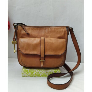 Fossil Brown Tan Leather Front Pocket Zipper Closure Crossbody Bag